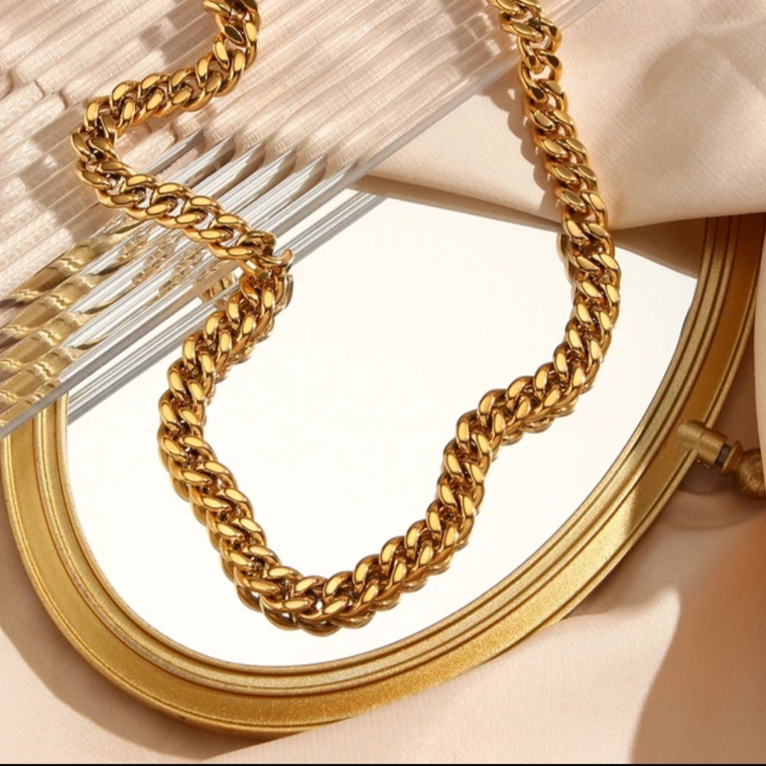 Bold Interlinked Necklace