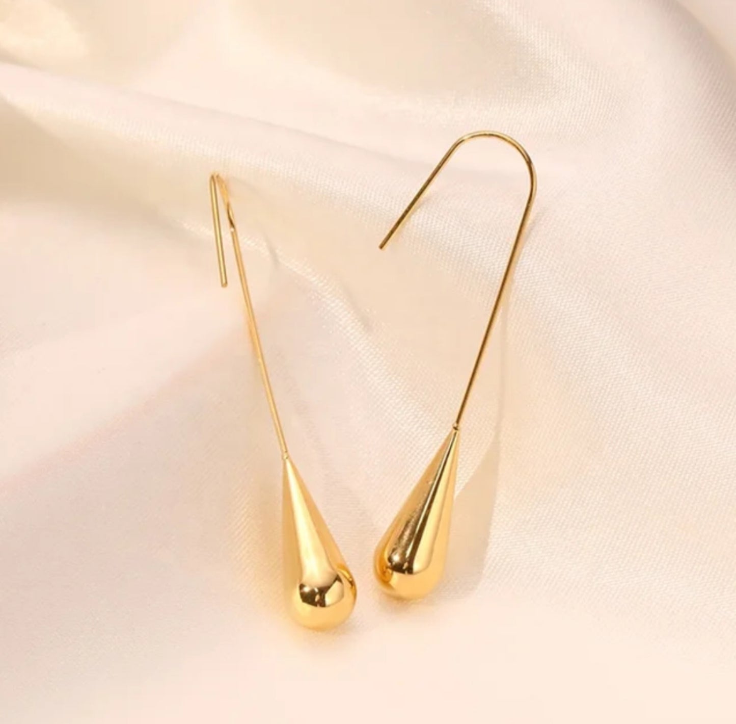 Tiny Sling Waterdrop Earrings