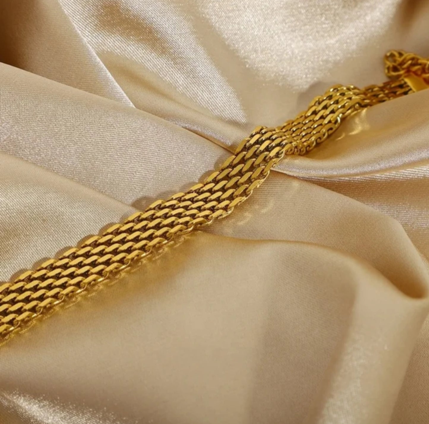 Frilly Bracelet