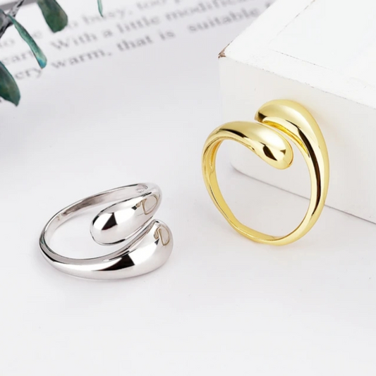 Hug Gold Ring